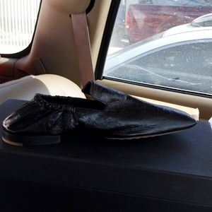 Brand new still in box 100% authentic Bottega veneta womens leather slippers.